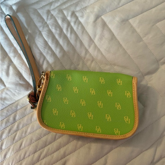 Dooney & Bourke flap wristlet - Picture 3 of 6